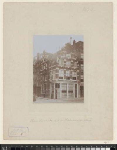 View of a house on the Amstel, corner of Halvemaansteeg