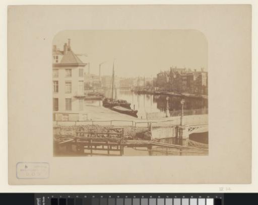 View of the Binnen-Amstel and the Halvemaansbrug