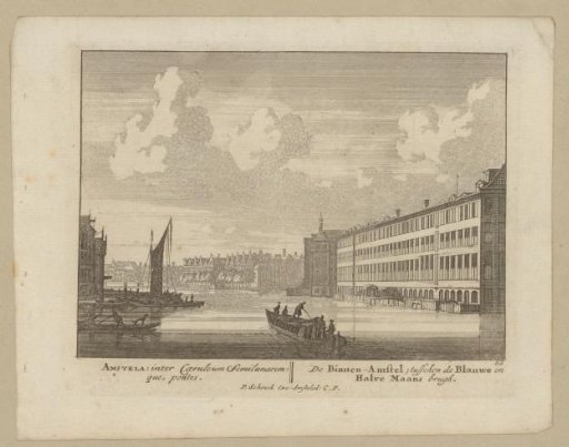 View of the Binnen-Amstel between the Blauwbrug and the Halvemaansbrug