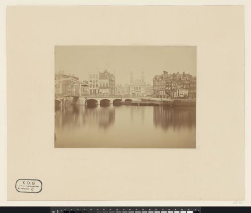 View of the Blauwbrug and the Mozes and Aäronkerk