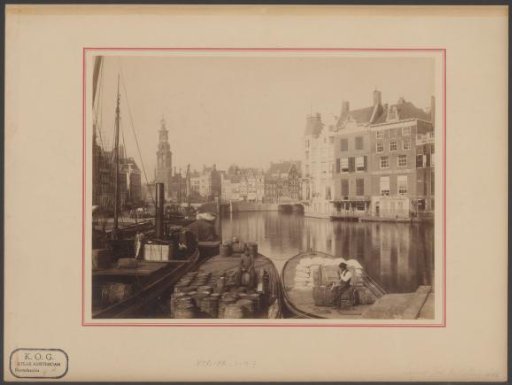 View of the Binnen-Amstel and the Muntplein
