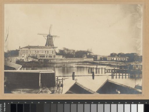 View of the Amstel at the Hogesluis looking towards the Rhijnspoorweg