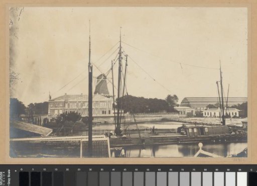 View of the Amstel at the Hogesluis looking towards the Rhijnspoorweg