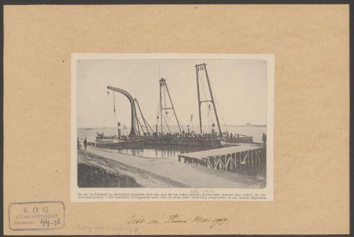Salvage of a river barge at the Ertskade in Amsterdam