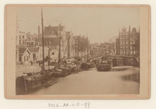 View of the Brouwersgracht and the Soeploods on the Herenmarkt