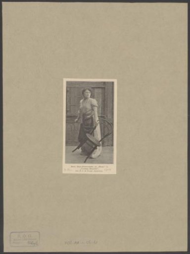 Portrait of Theo Mann-Bouwmeester as Hanne in the play Coachman Henschel