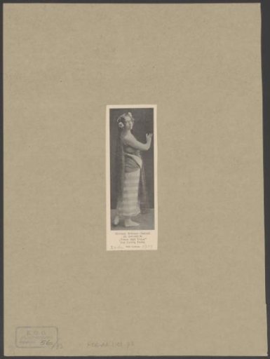 Portrait of Mien Erfbach-Sasbach as Chloé in the play Woman Remains a Woman