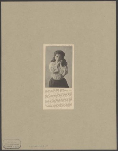 Portrait of Agnes Wibbels as Mignon in the opera Mignon