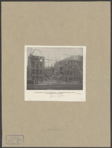 View of two collapsed houses on the Da Costakade
