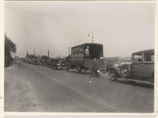 Queue at the railway crossing on the Weesperzijde near Cacaofabriek Blooker in Amsterdam