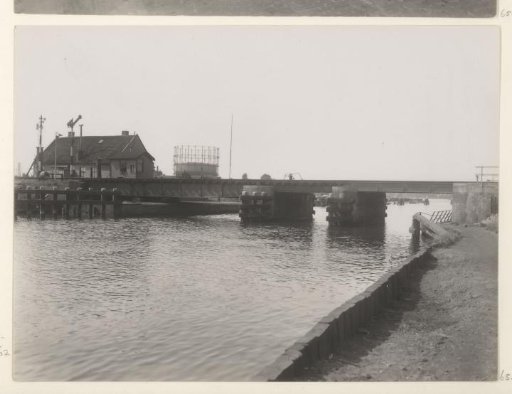Railway bridge over the Weespertrekvaart at the Omval in Amsterdam