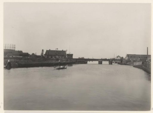 Railway bridge at the Omval in Amsterdam viewed from the Weespertrekvaart