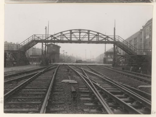 Pedestrian bridge over the railway at Linnaeusstraat, Amsterdam