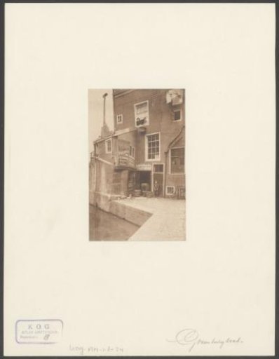 View of a building at Grimburgwal