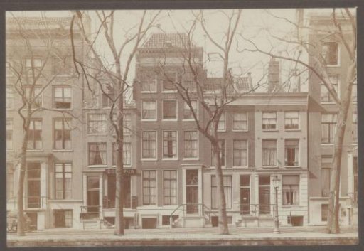 View of the front facade of Herengracht 264