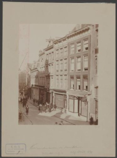 View of the Kalverstraat from the Muntsluis