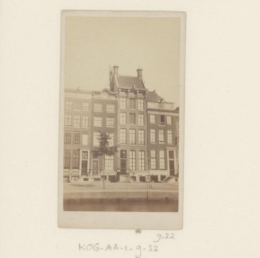 View of the Keizersgracht at the Huidenstraat and Wolvenstraat