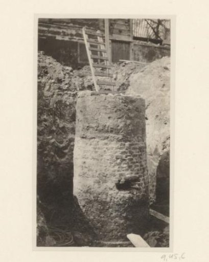 View of a possible water well, discovered at Keizersgracht 418-424 during renovations