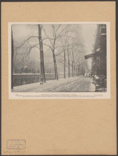 Winter view of the Keizersgracht at the Reguliersgracht
