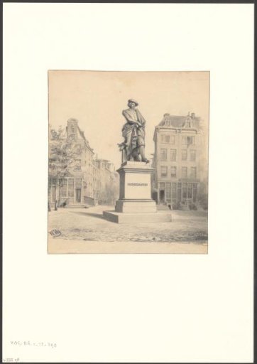 View of the statue of Rembrandt in front of the Reguliersdwarsstraat