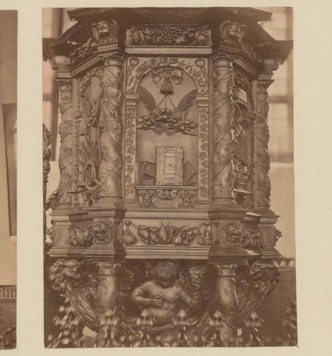 Woodcarving on the pulpit