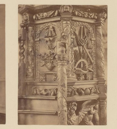 Woodcarving on the pulpit
