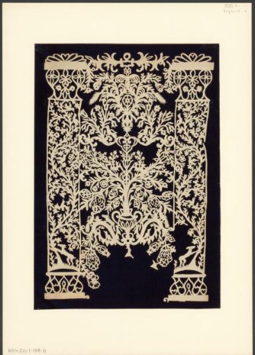 Wedding cut-out with two columns and a pot full of flowers