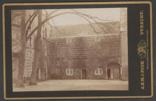 View of the inner courtyard of Kasteel IJsselstein