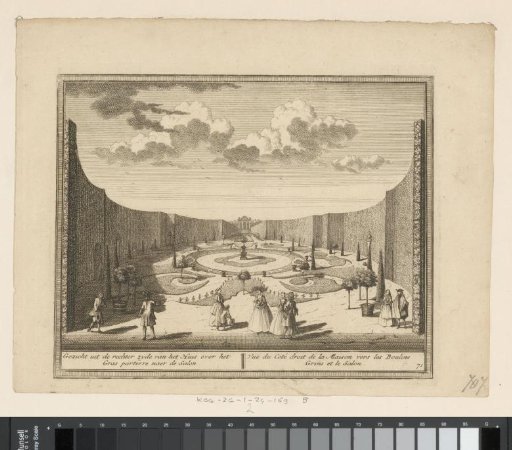 View over the right side of the garden at Buitenplaats Velserhooft