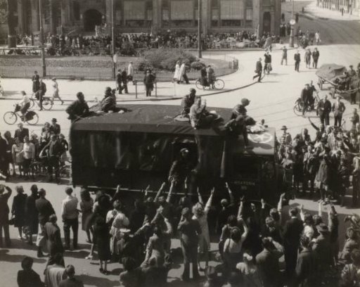 Military truck on the Leidseplein