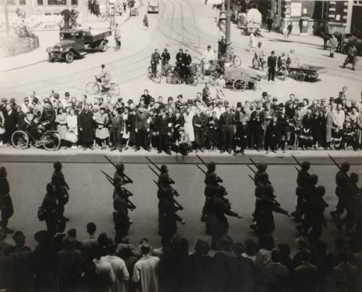 Canadian soldiers on the Leidseplein