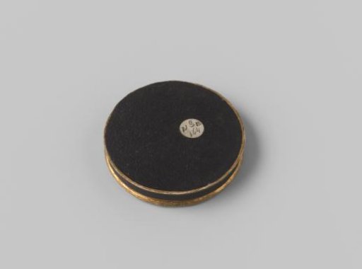 Box belonging to a bronze medal
