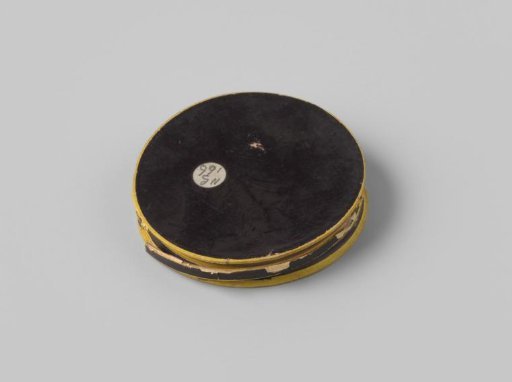 Box belonging to a bronze medal
