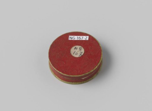 Box accompanying a silver medal