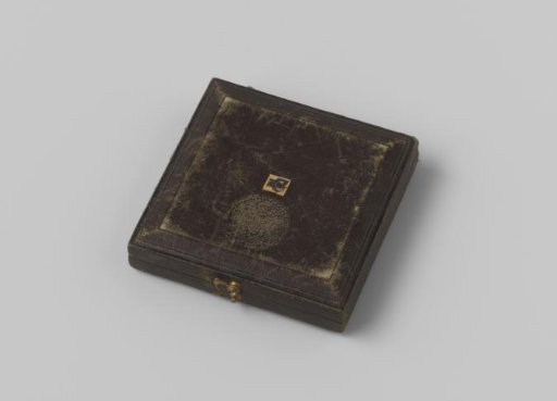 Box belonging to a bronze medal