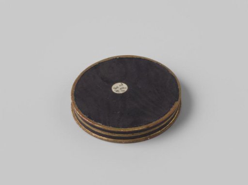 Box belonging to a bronze medal