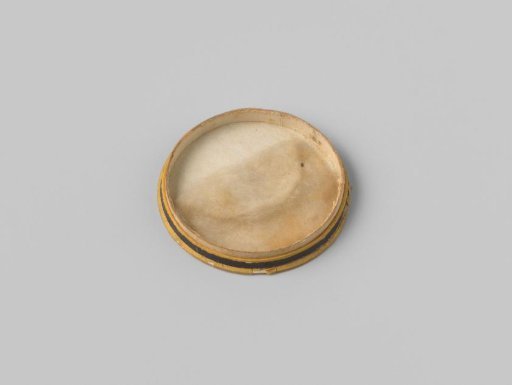Box belonging to a bronze medal