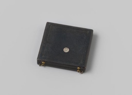 Box belonging to a bronze medal