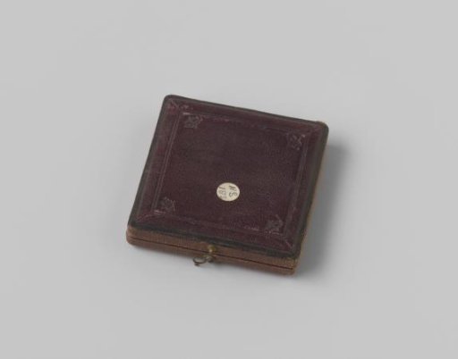 Box belonging to a bronze medal