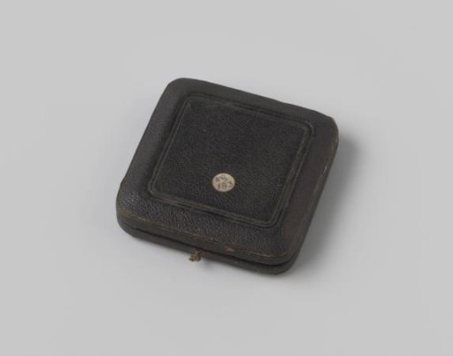 Box belonging to a bronze medal