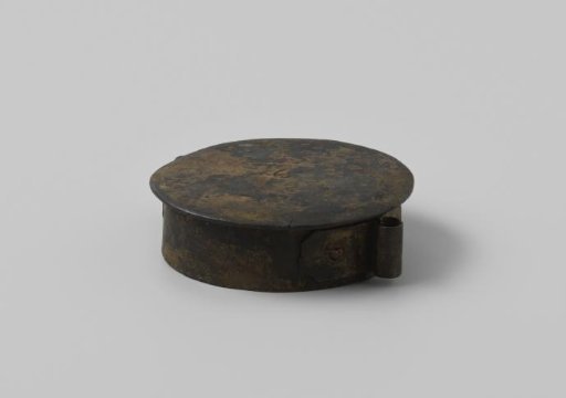 Lid of a cartridge case from the wreck of the East Indiaman Hollandia