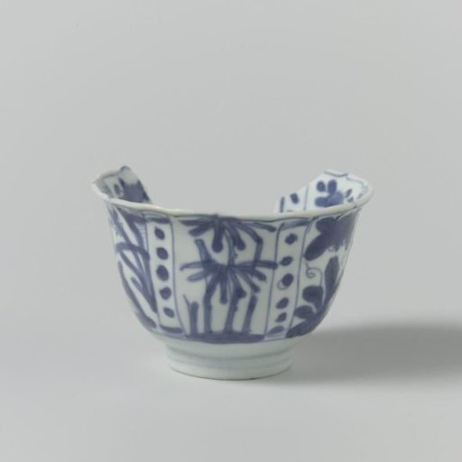 High bowl of Chinese porcelain from the wreck of the Dutch East Indiaman Witte Leeuw