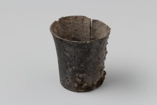Tin beaker from the VOC ship 'Witte Leeuw'