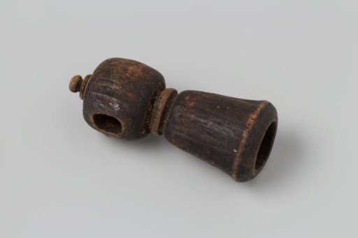 Wooden object from the VOC ship 'Witte Leeuw'