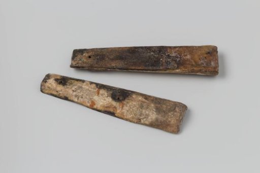 Knife handle from the VOC ship 'Witte Leeuw'