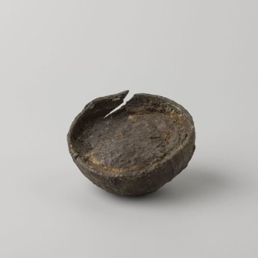 Half coconut shell filled with fat from the VOC ship 'Witte Leeuw'