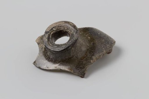 Fragment of a chest bottle from the VOC ship 'Witte Leeuw'