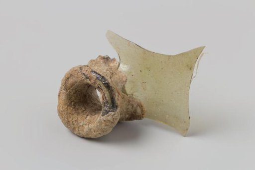 Fragment of a chest bottle from the VOC ship 'Witte Leeuw'