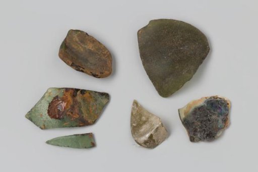 Fragments of bottle flasks from the VOC ship 'Witte Leeuw'
