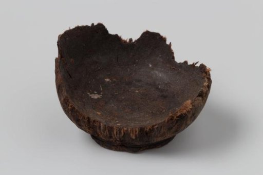 Bowl or napkin from the VOC ship 'Witte Leeuw'